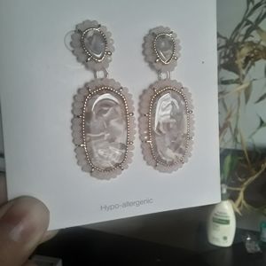 Teardrop earrings with like natural agate